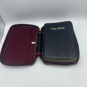 Bible New King James Edition Large Print Zipper Bible Organizer Cover,